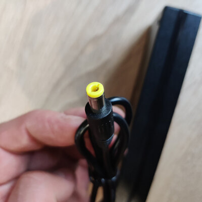 Mini UPS V1203W (12V) 8000mAh