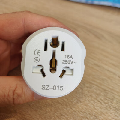 ProZone Connersion Universal Plug SZ-015 (US/UK/AU in EU) White